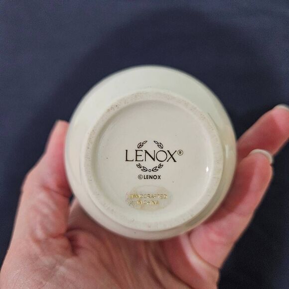 LENOX 7" Posey Porcelain Bud Vase with Gold Trim Ivory Floral - Picture 3 of 3